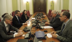 17. novembar 2016. Predsednik Odbora za ustavna pitanja i zakonodavstvo Đorđe Komlenski i predstavnici GIZ Programa za pravne i pravosudne reforme u Republici Srbiji